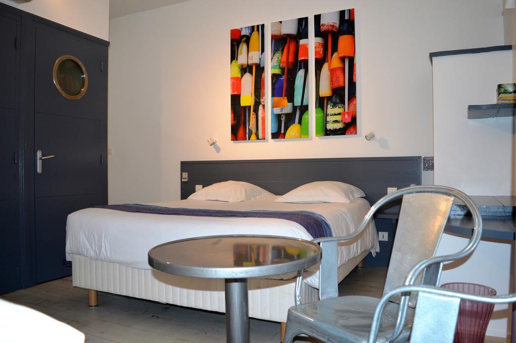 Hotel La Marine, Vieux Port La Rochelle  Zimmer foto